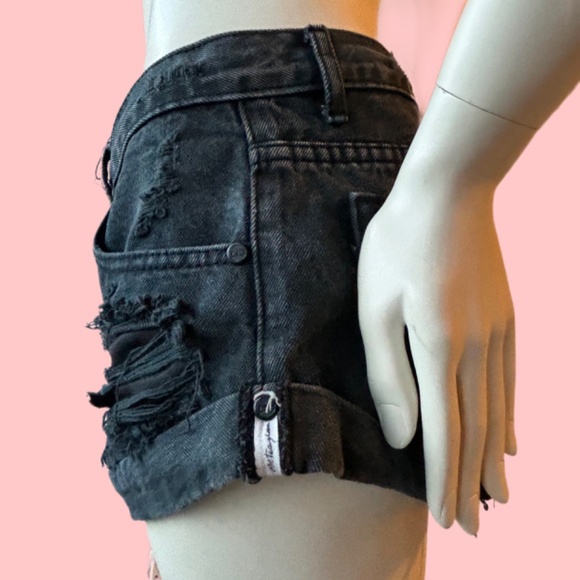 One Teaspoon Jean Shorts Black distressed button fly low rise - Picture 2 of 15